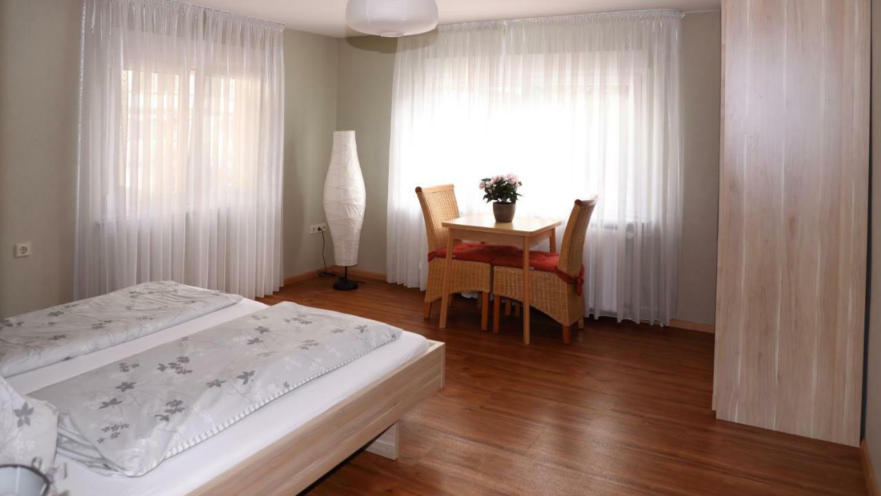 Ferienwohnungen Pension Aurora 카펠그라펜하우젠 외부 사진